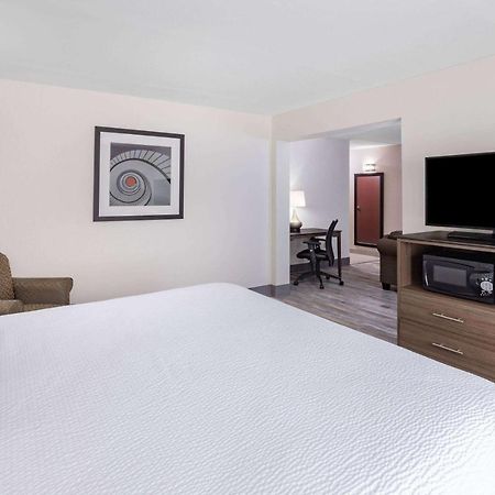 Ramada By Wyndham Hendersonville Ngoại thất bức ảnh