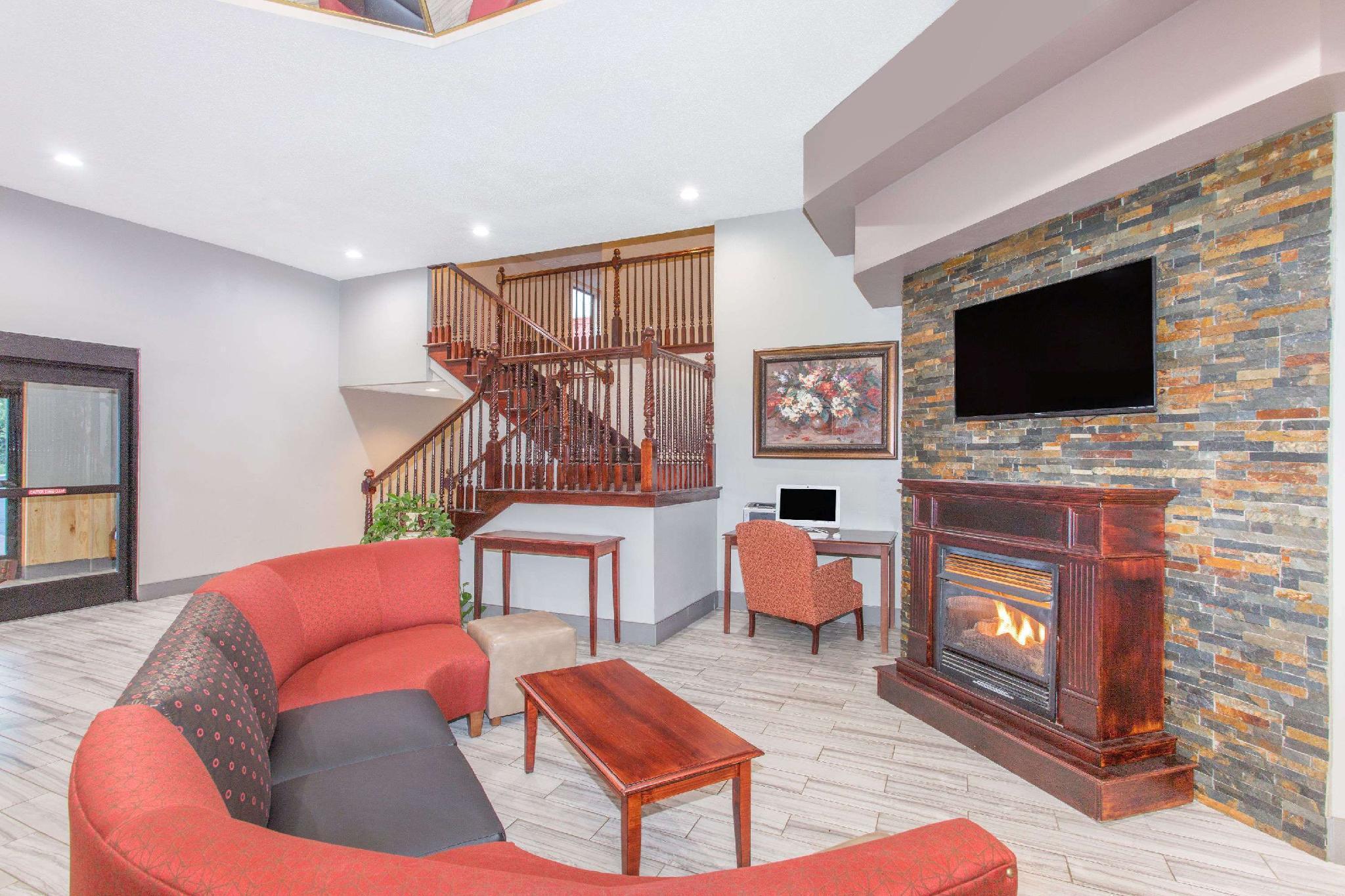 Ramada By Wyndham Hendersonville Ngoại thất bức ảnh