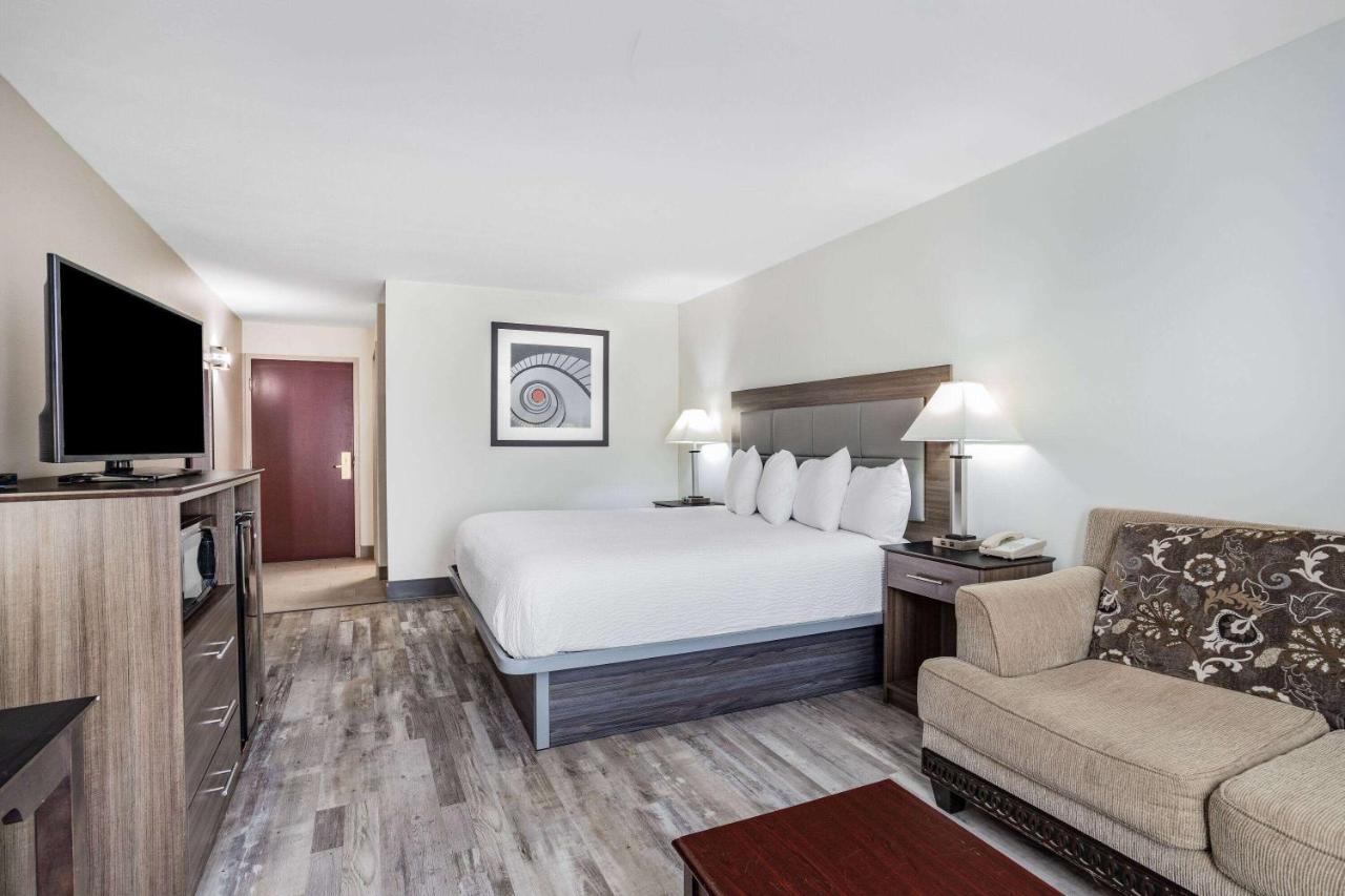 Ramada By Wyndham Hendersonville Ngoại thất bức ảnh