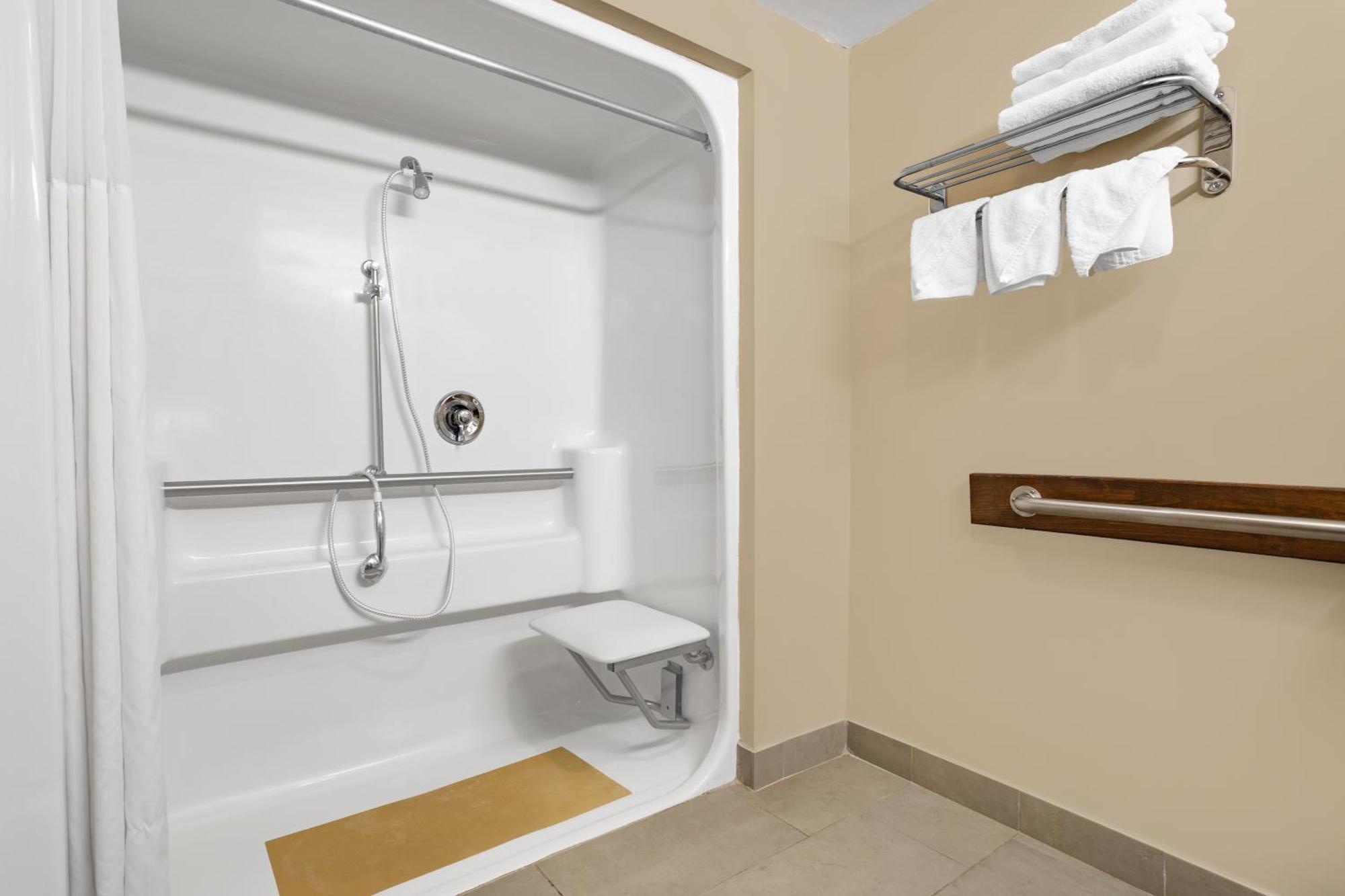 Ramada By Wyndham Hendersonville Ngoại thất bức ảnh
