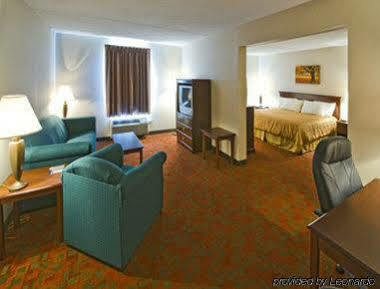 Ramada By Wyndham Hendersonville Ngoại thất bức ảnh